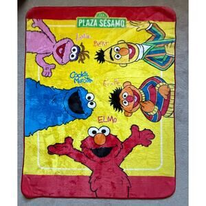 Sesame Street Elmo & Friends Amigos plush throw blanket - Plaza Sesamo - 77 x 61